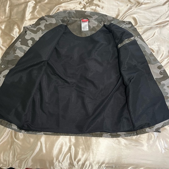 New Balance Camo Collared Windbreaker - Picture 4 of 6